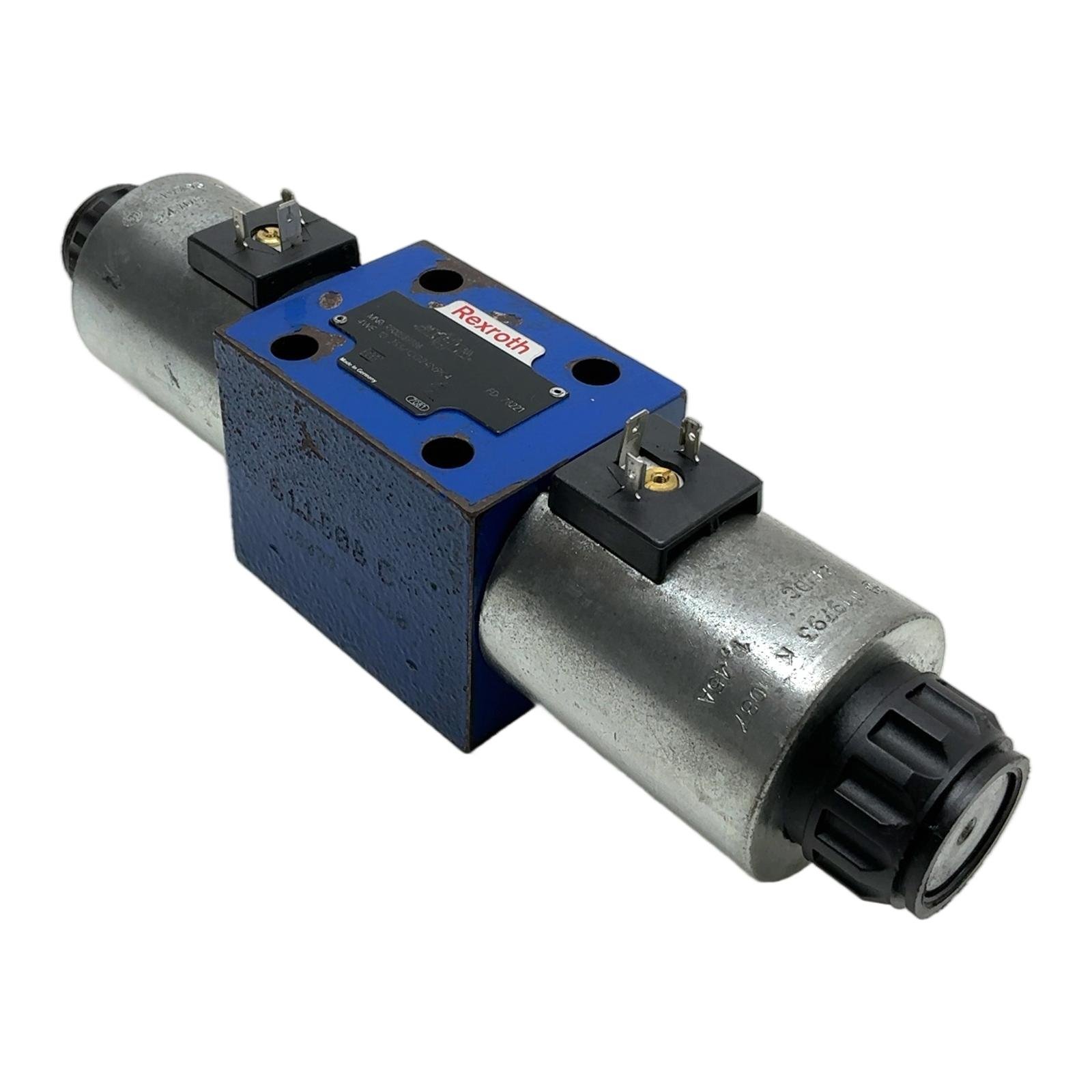REXROTH 4WE10J33/CG24N9K4 R900589988 REXROTH 4WE10J33/CG24N9K4 R900589988 - Afbeelding 1